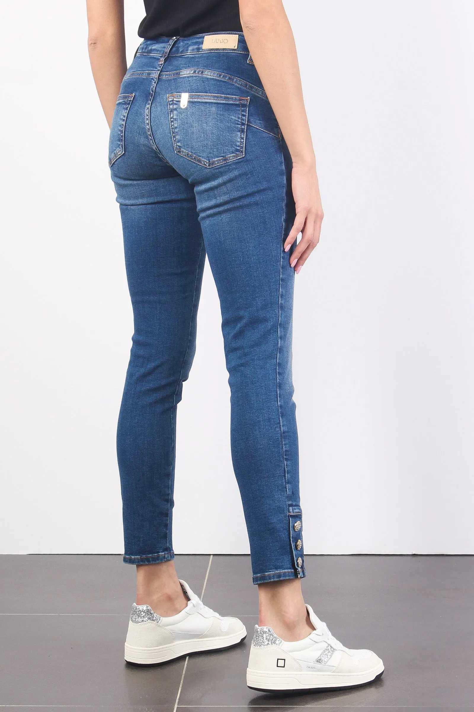 Jeans Classy Bottone Fondo Denim Medio