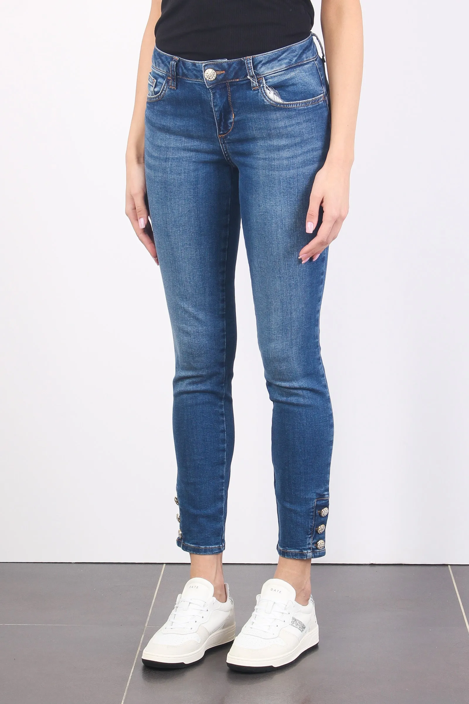 Jeans Classy Bottone Fondo Denim Medio