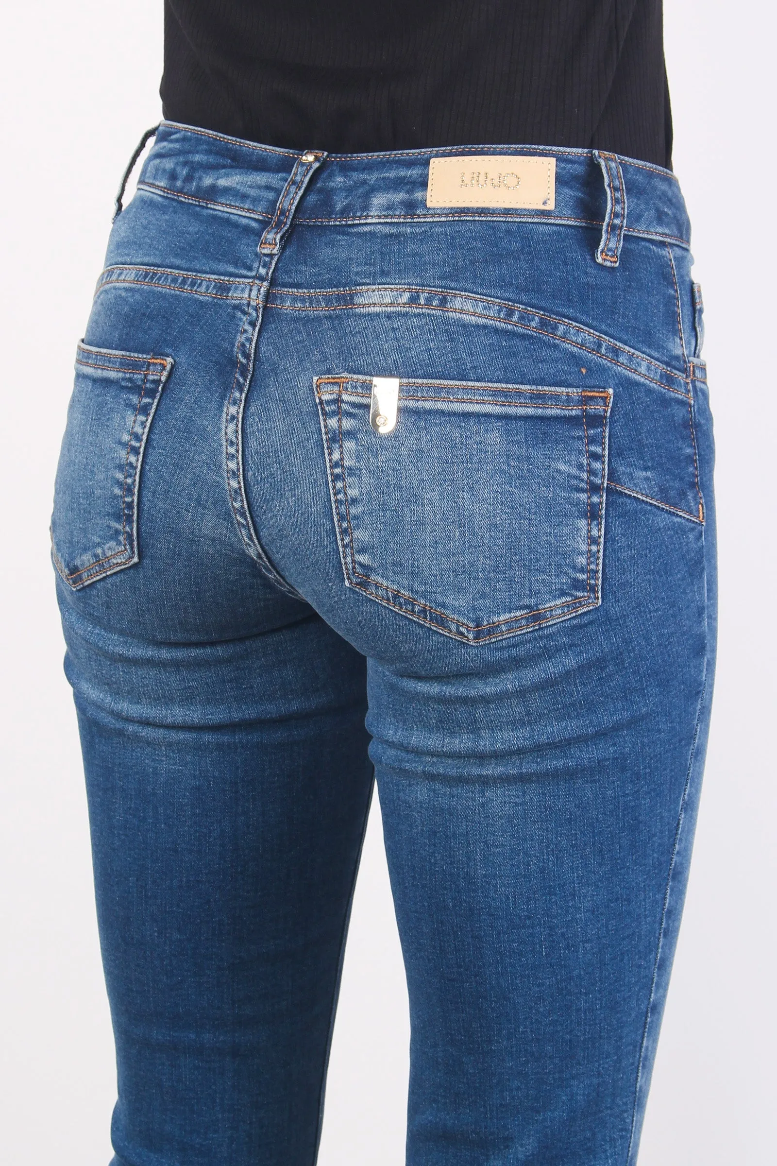 Jeans Classy Bottone Fondo Denim Medio