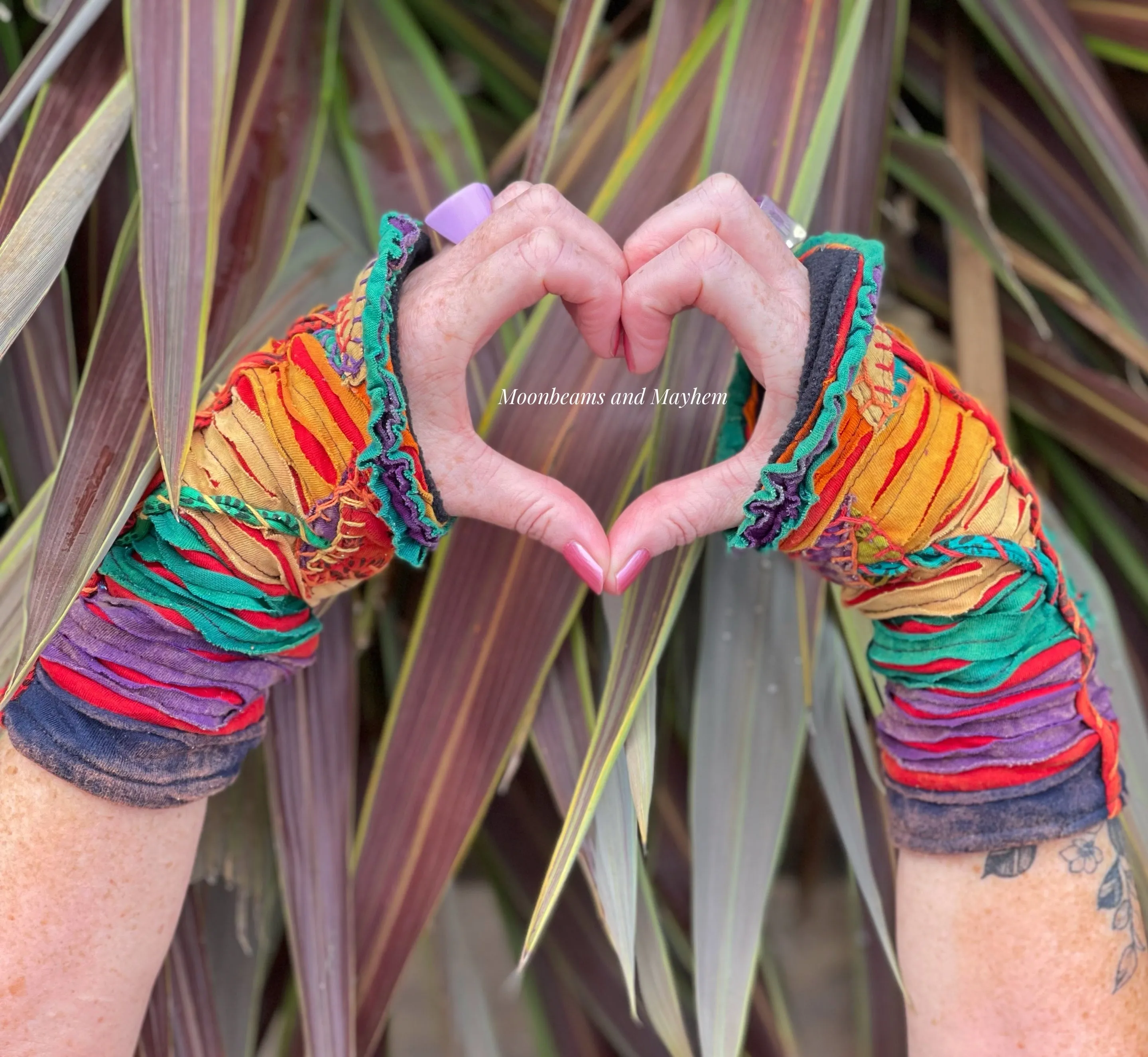 MUSHROOM SUNSET WRISTLETS / GLOVES