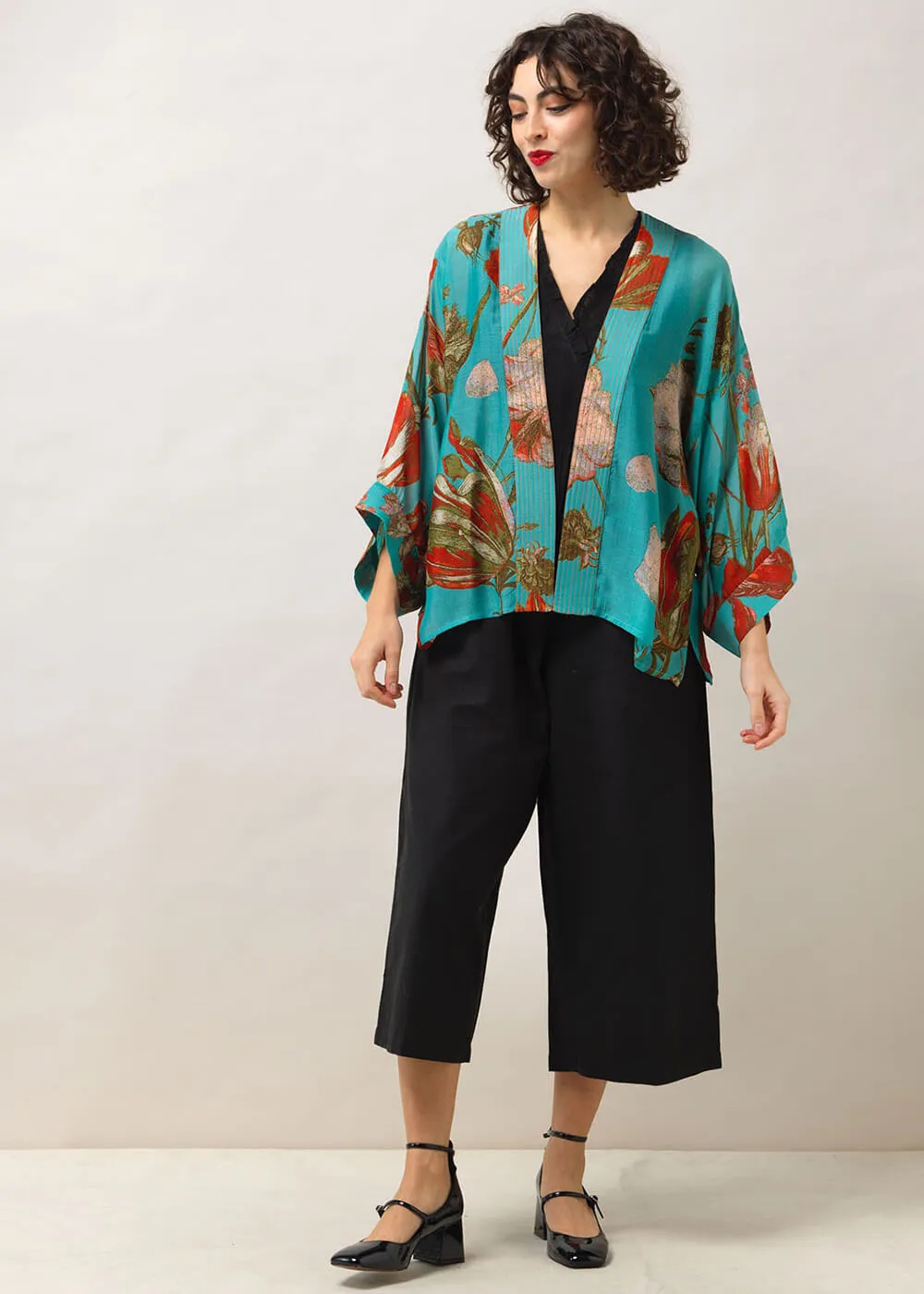 One Hundred Stars Tulip Short Kimono Blue