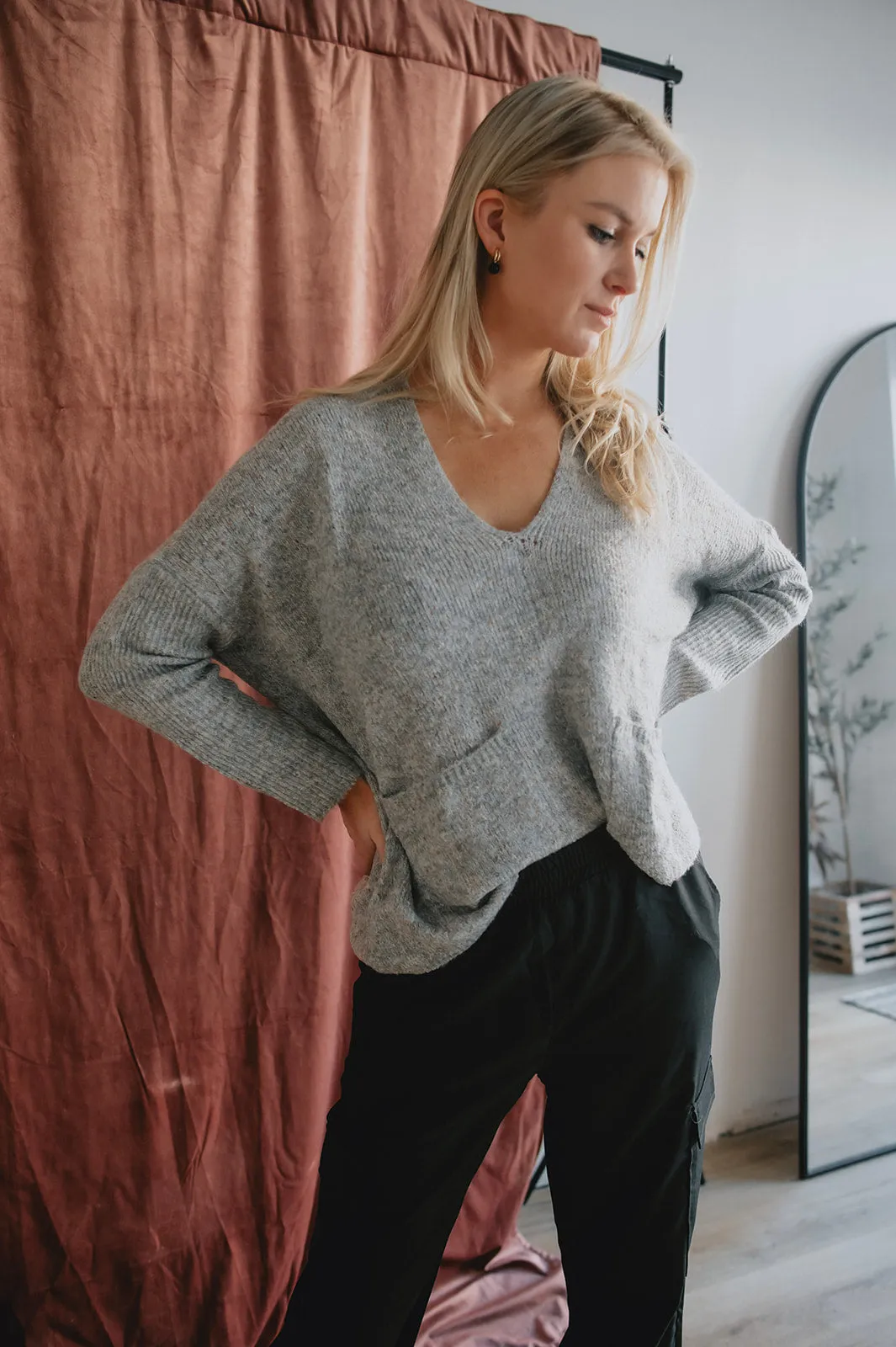 The Robin Pocket Sweater - Grey