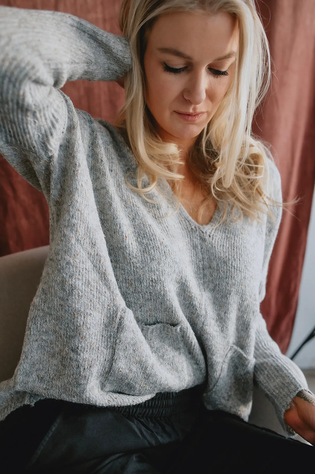 The Robin Pocket Sweater - Grey