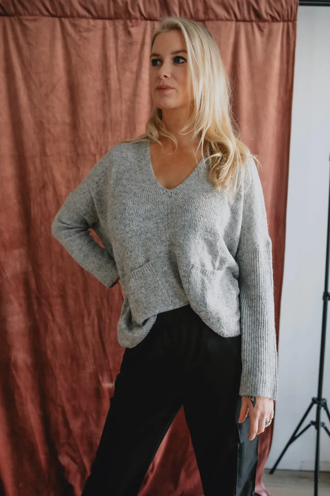 The Robin Pocket Sweater - Grey